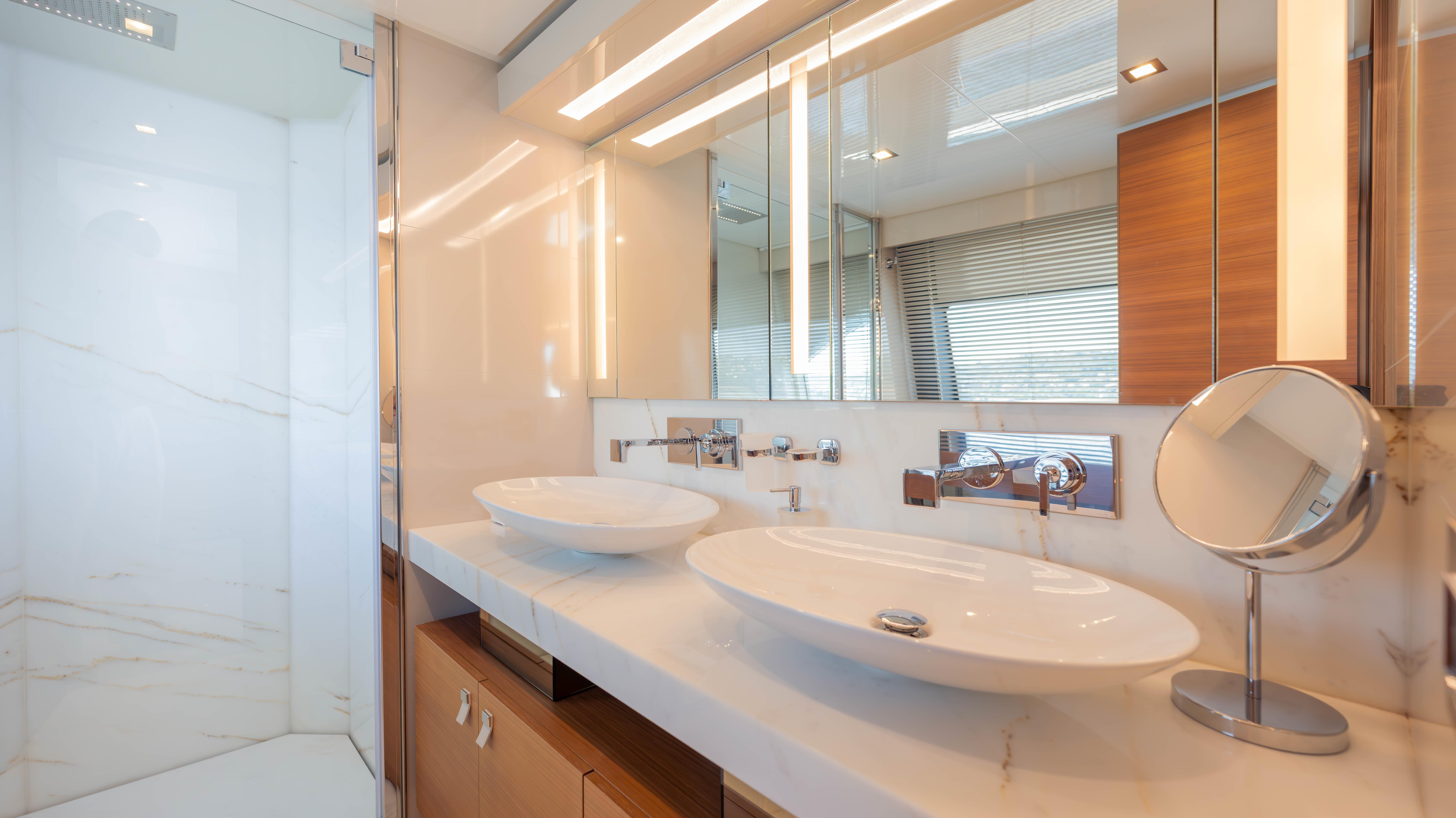 2017 CUSTOM LINE NAVETTA 28 